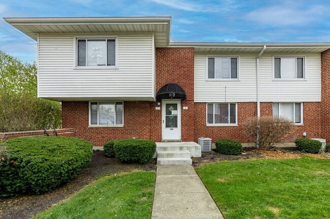 Building Photo - ???Winter is here - stop scraping ice!??? - 2BR/1BA Townhome with Attached Garage and W/D Hookups