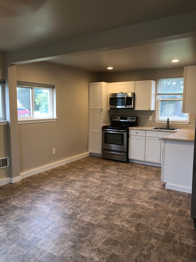 202 W Blackburn Rd, Mount Vernon, WA 98273 House Rental in Mount