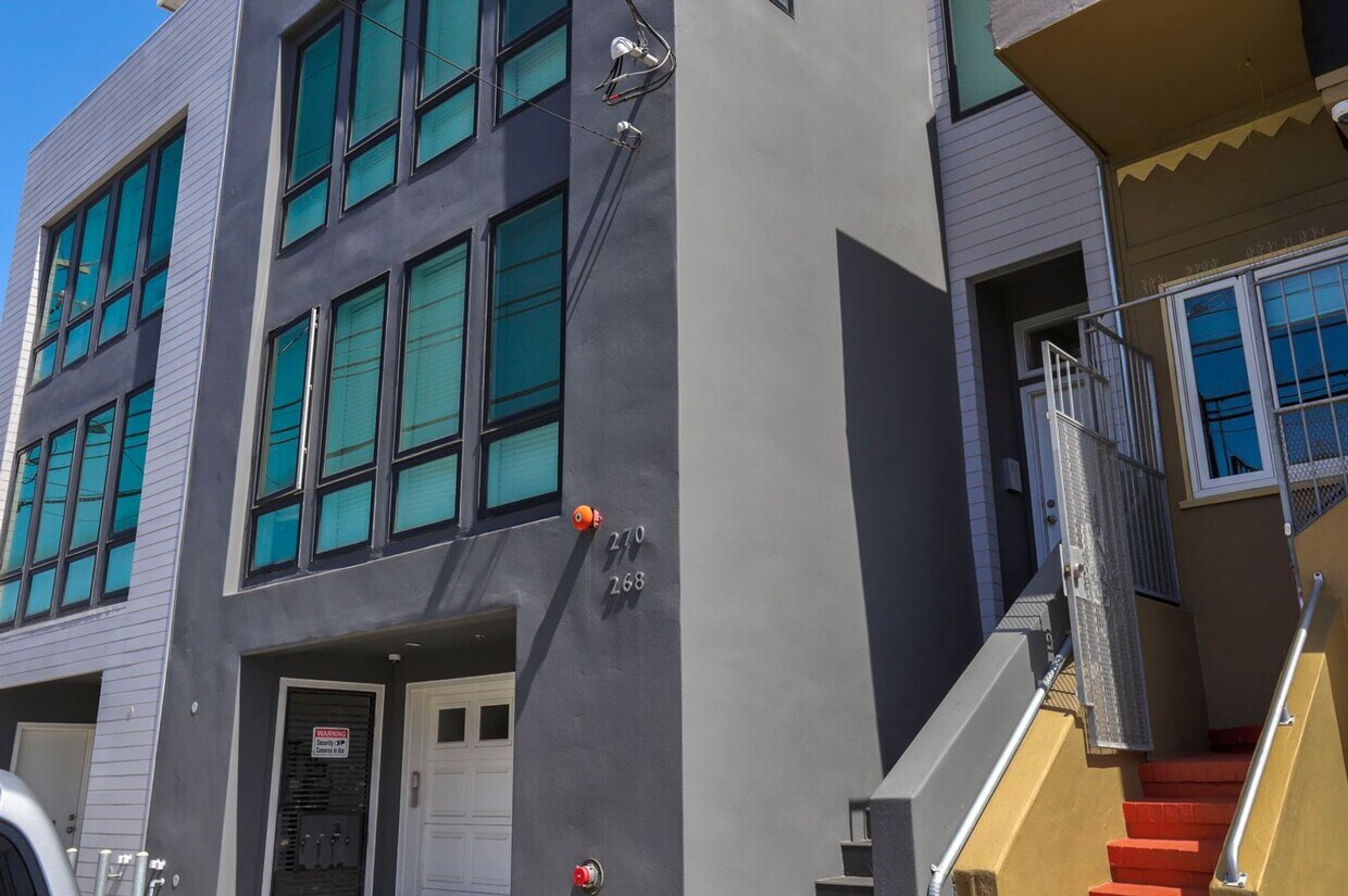 Primary Photo - Updated 2 Bed/ 2 Bath third floor modern a...