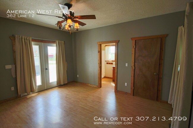Building Photo - Single-level horse property