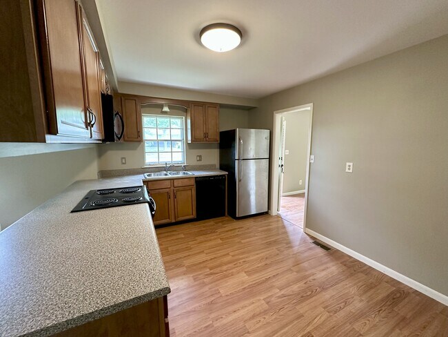 Foto del edificio - 227 Creekwood Dr