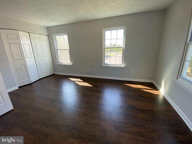 Building Photo - 4287 Drake Ct