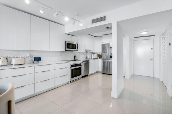 Foto del edificio - 3701 N Country Club Dr