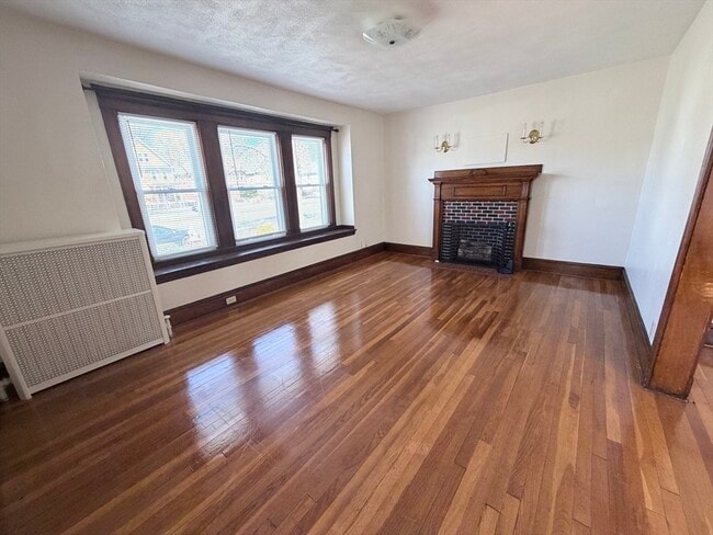 Building Photo - 861 Fellsway