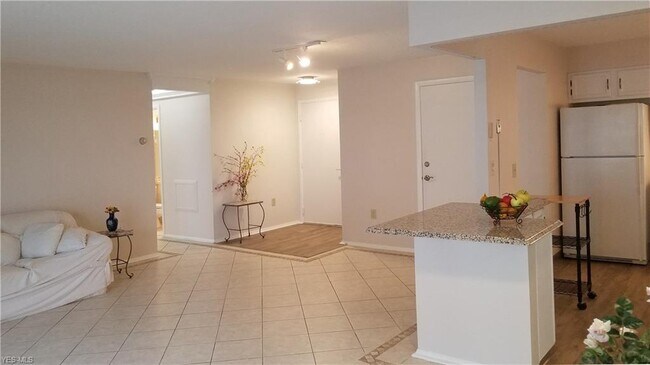Foto del edificio - 12550 Lake Ave