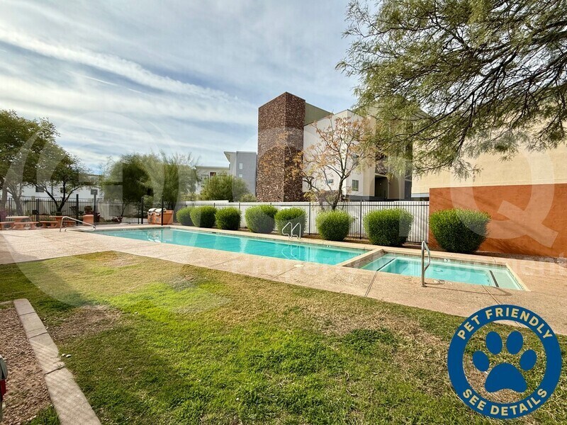 Foto principal - 1005 E 8th St