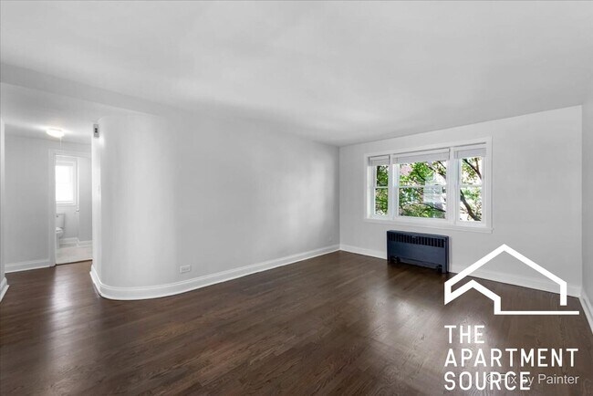 Building Photo - 2711 W Berwyn Ave