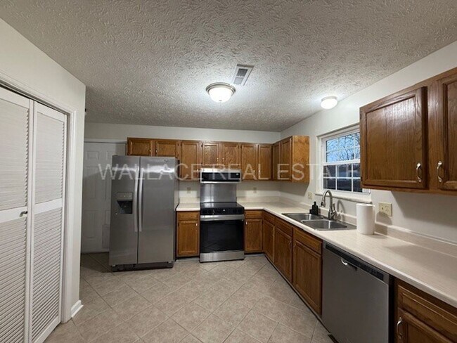 Foto del edificio - LOVELY 3 BEDROOM, 2.5 BATHROOM HOME IN ROCKY HILL AREA!!