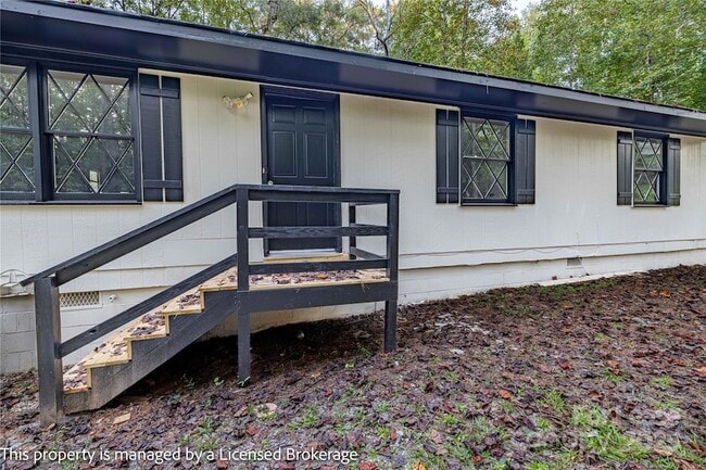 Building Photo - 372 Newport Dr