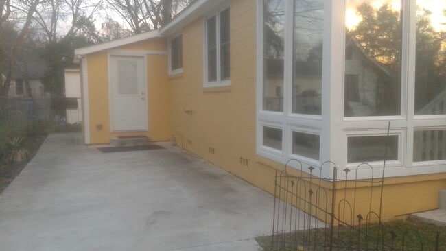 Building Photo - 958 Battery Ave