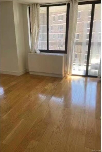 Foto del edificio - 13835 Elder Avenue Unit 10D