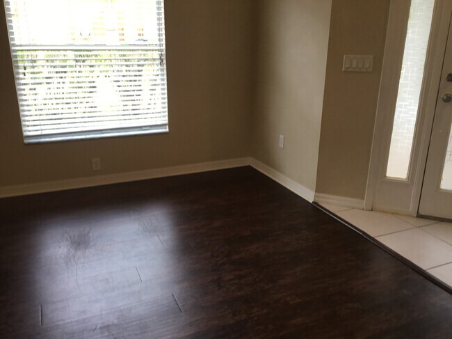 Foto del edificio - 15407 Telford Spring Dr