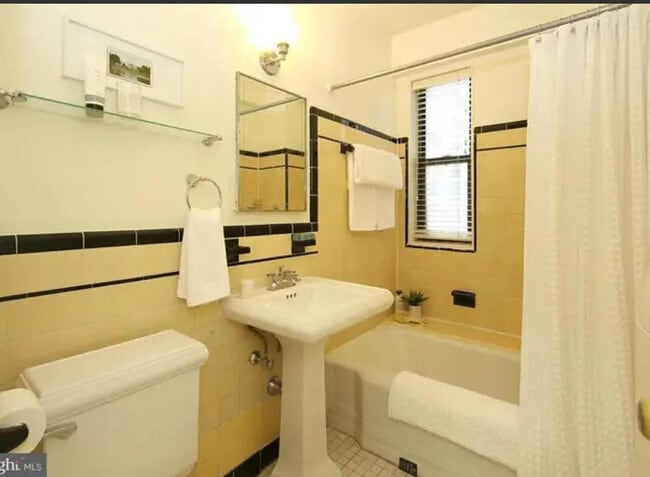 Bathroom - 1 Scott Cir NW
