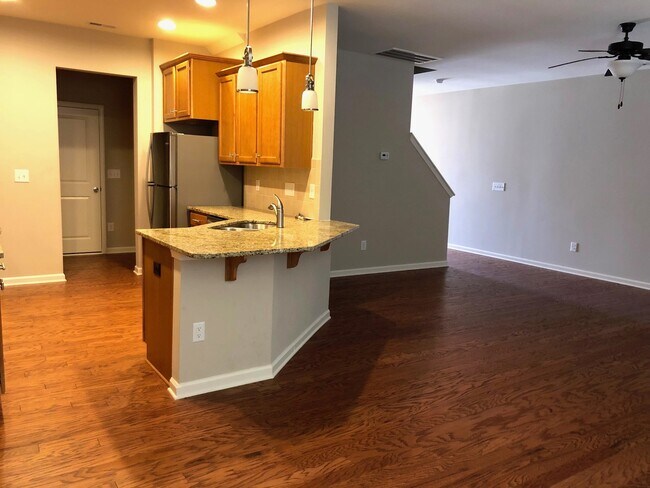 Building Photo - 3 bedroom 2.5 bathroom home in Winsford At...