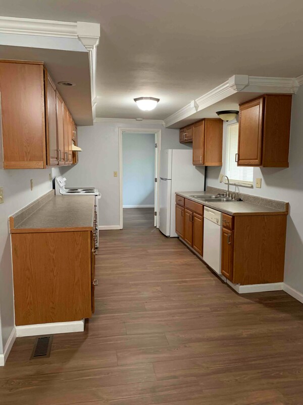 Foto del edificio - 7011 Cliffwood Pl
