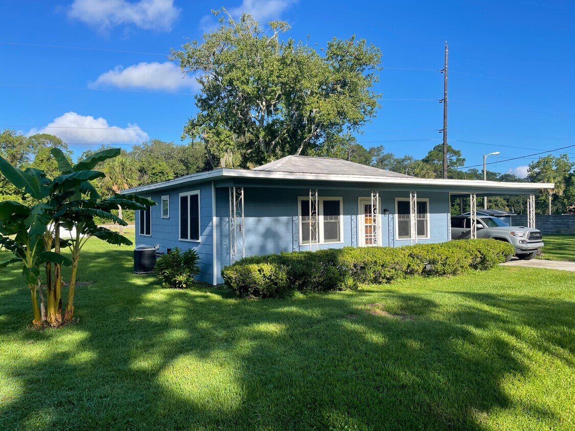 Front of House - 2124 Amelia Rd