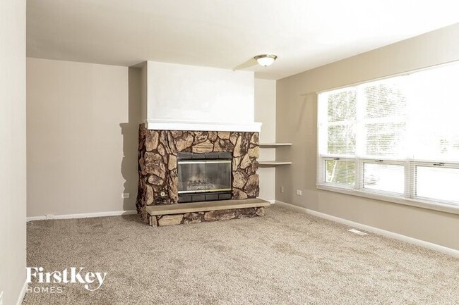 Building Photo - 35W715 Crispin Dr