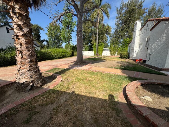 Foto del edificio - 5653 Calvin Ave
