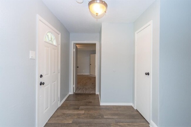 Building Photo - 2517 Estate Dr