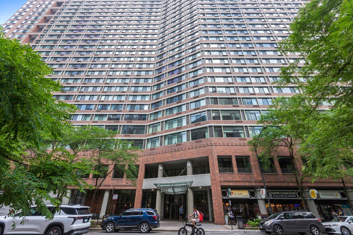 Primary Photo - 211 E Ohio St