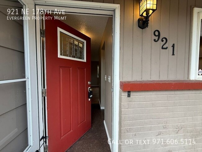 Foto del edificio - 921 NE 178th Ave