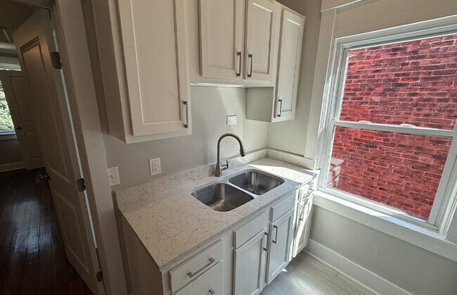 Foto del edificio - 2724 Jefferson Ave