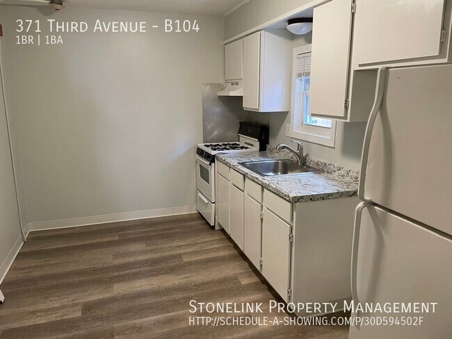Building Photo - 371 Third Ave