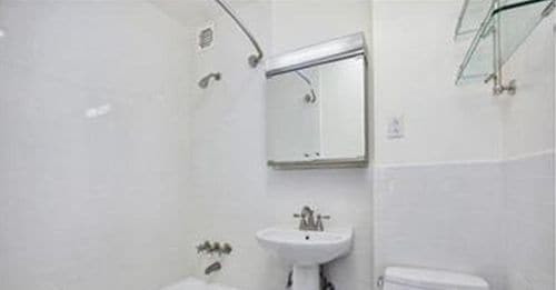 Building Photo - 403 W 45th St