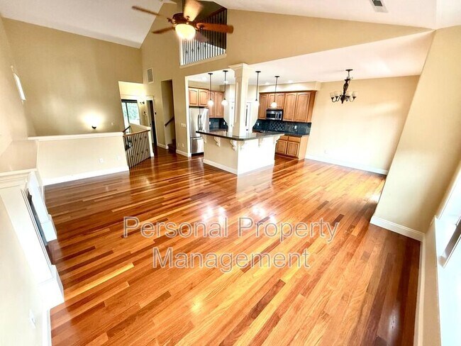 Foto del edificio - 885 W U St