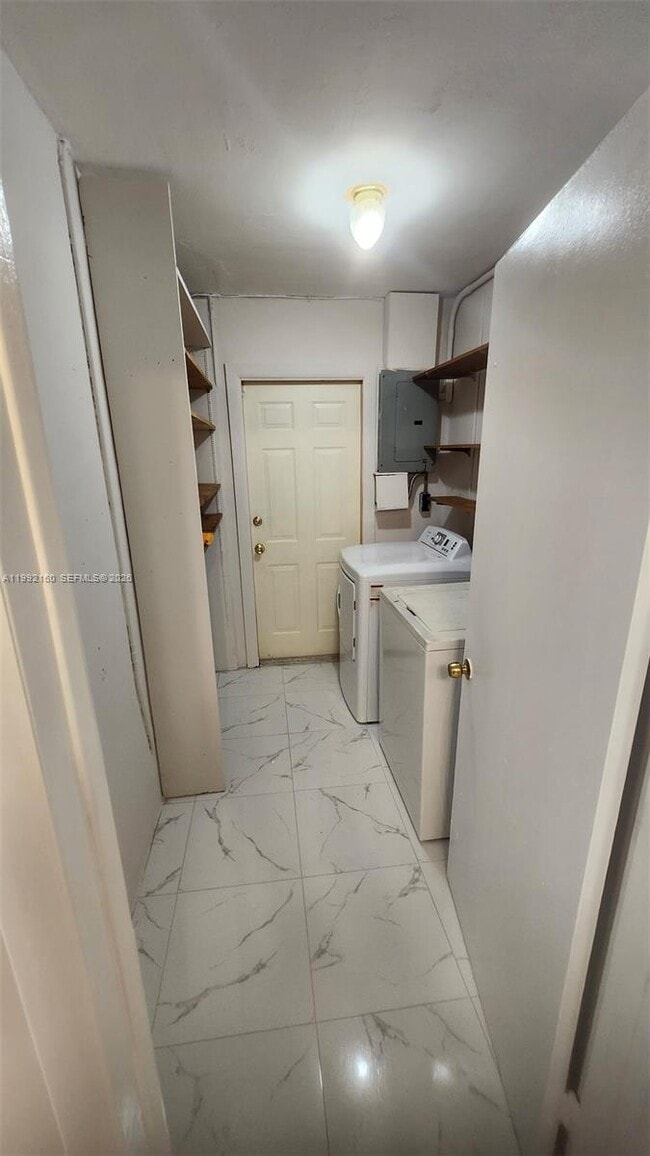 Foto del edificio - 1935 SW 67th Terrace