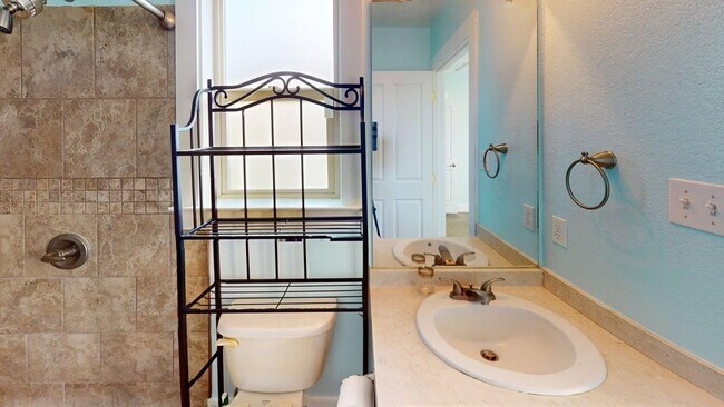 Foto del edificio - $925 - 1 bedroom Townhome!