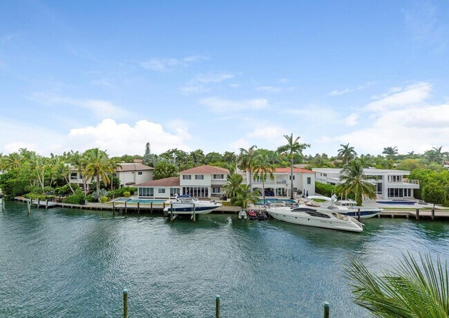 Building Photo - 9400 W Bay Harbor Dr
