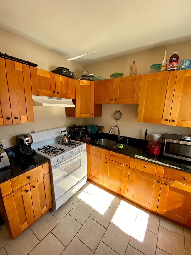 Kitchen - 33 Doyle Ave