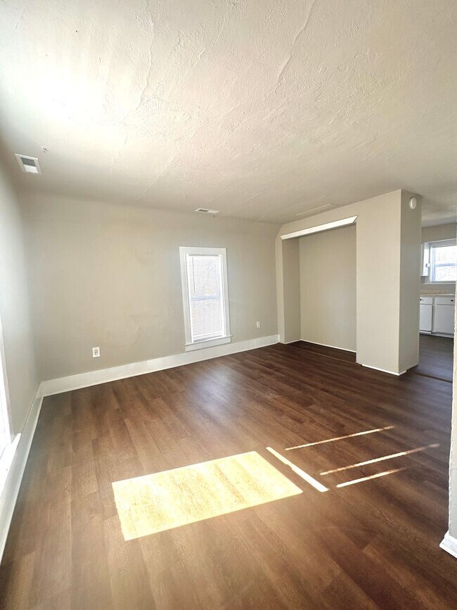 Foto del edificio - Spacious Studio Apartment Close to Everyth...