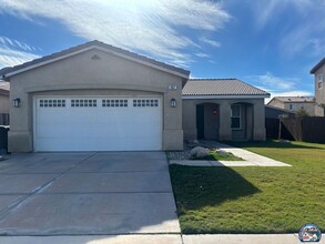 Building Photo - 867 Fieldview Ave