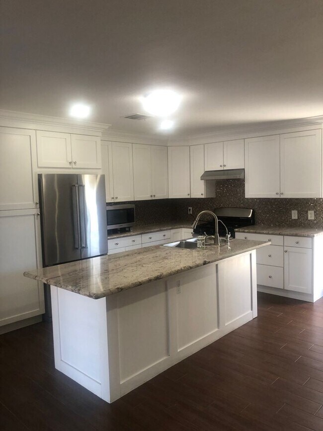 Building Photo - Beautiful Upgraded Home in Henderson