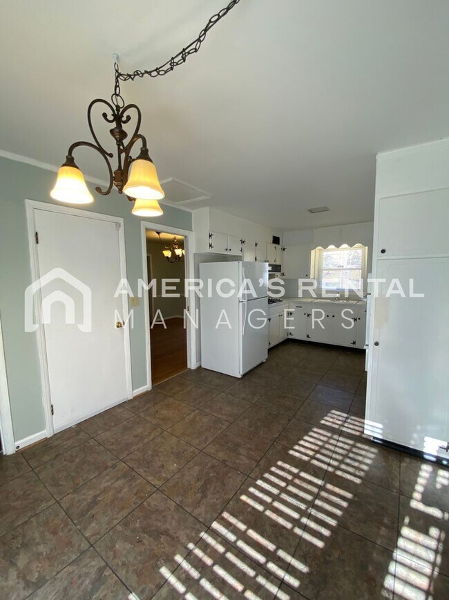 Building Photo - Beautiful Home in Birmingham, AL!!! Availa...