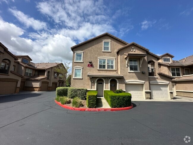 Building Photo - 5350 Dunlay Dr