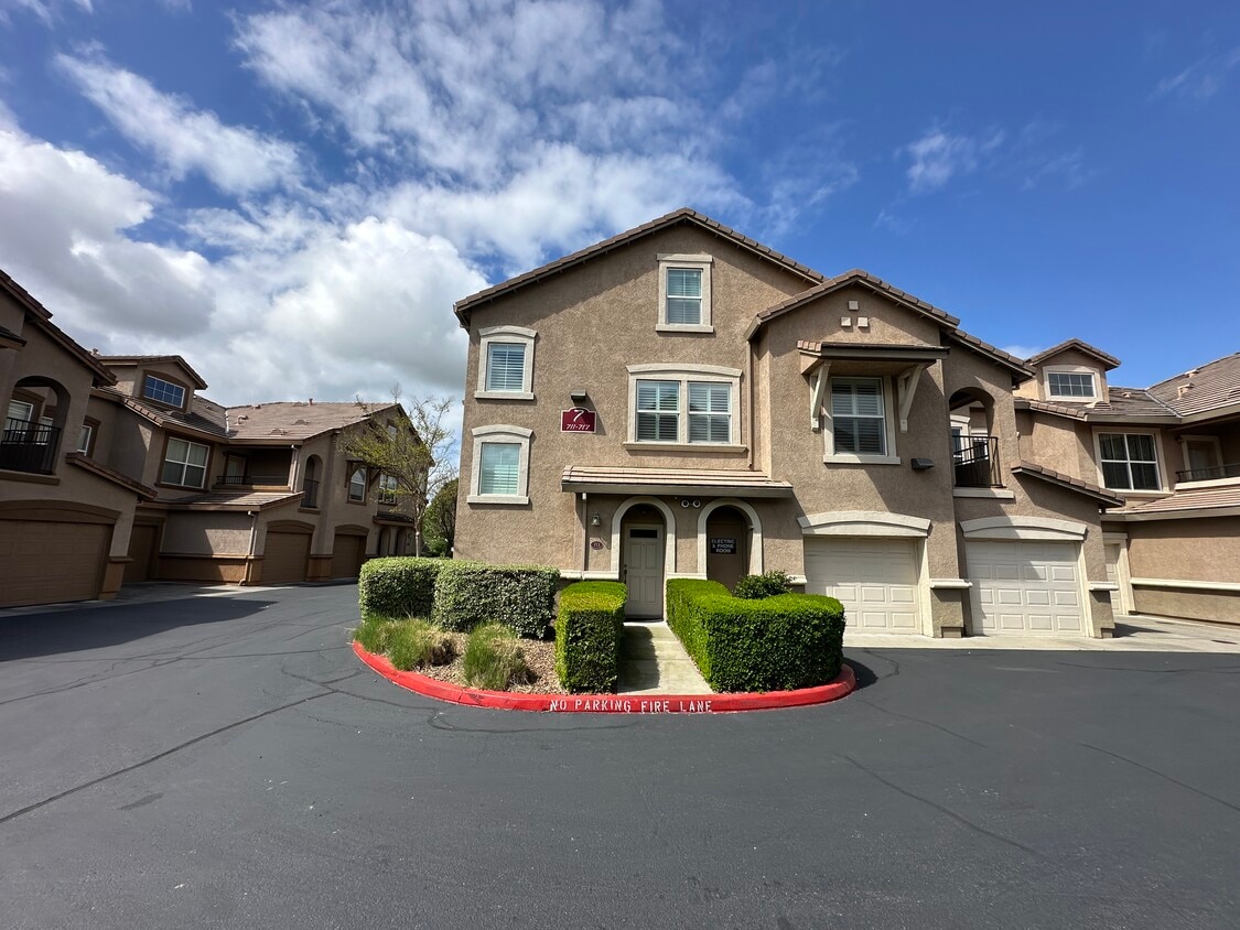 Primary Photo - 5350 Dunlay Dr
