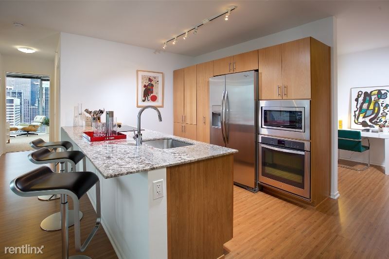 Primary Photo - 2 br, 2 bath Apartment - 290 E Illinois St