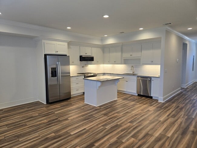 Foto del edificio - New Construction 3 Bedroom Townhome!