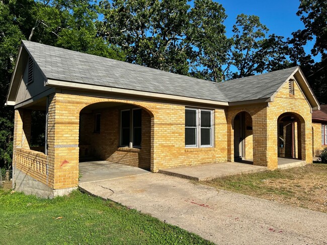 Building Photo - Cozy 3-Bedroom House on Linwood Ave.