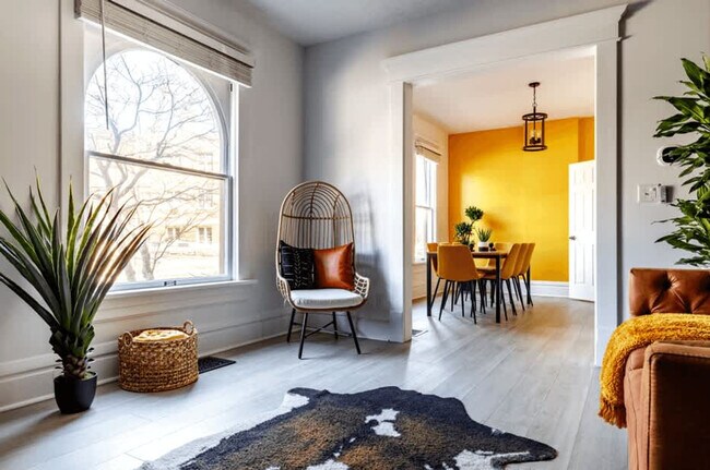 Building Photo - 313 W 4th Ave