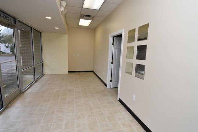 Foto del edificio - 1202 Wayne Memorial Drive - A