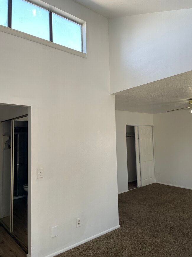 Building Photo - 1586 E Ventnor Ave