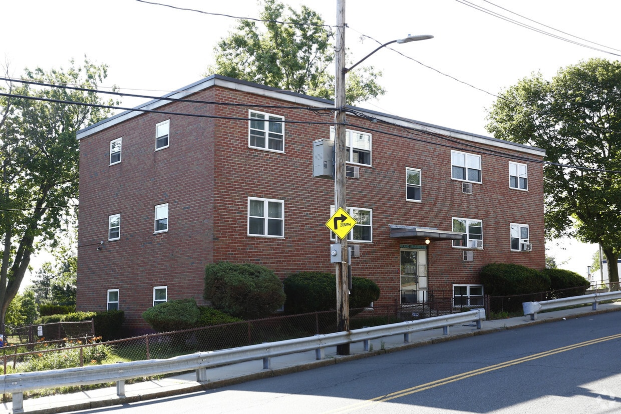 Building Photo - 5 Waldemar Ave