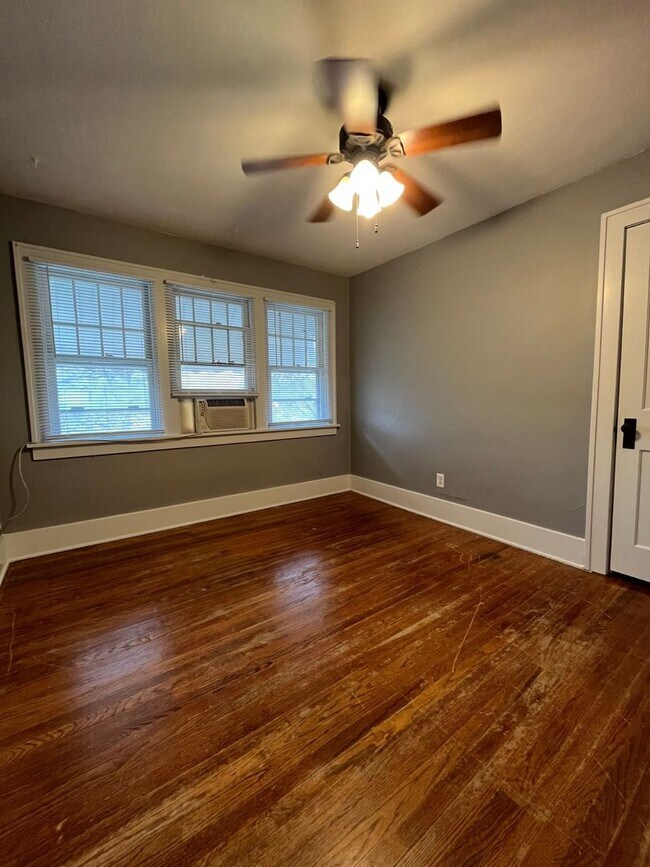 Building Photo - 2640 S 11