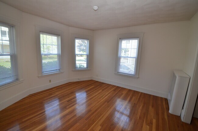Living room - 34 Vine St