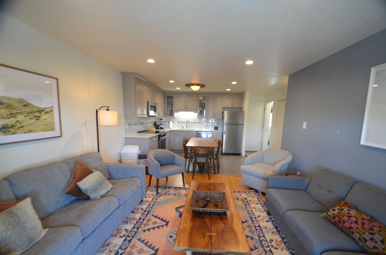 Foto principal - Long Term! Furnished! Bus Route! Heat incl...