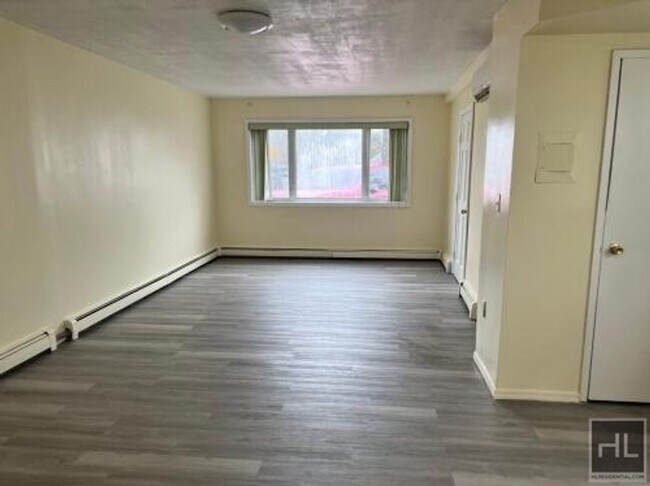 Building Photo - One Bedroom on SANDALWOOD DRIVE